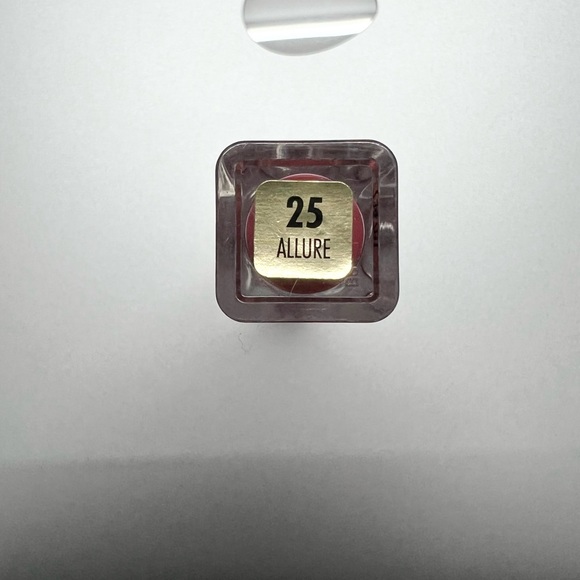 Milani Amore Matte Lip Creme - 25 Allure - Picture 3 of 3